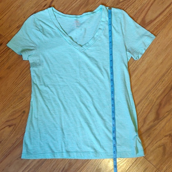 GUC Mint and white striped Old Navy vneck tshirt - Picture 5 of 5